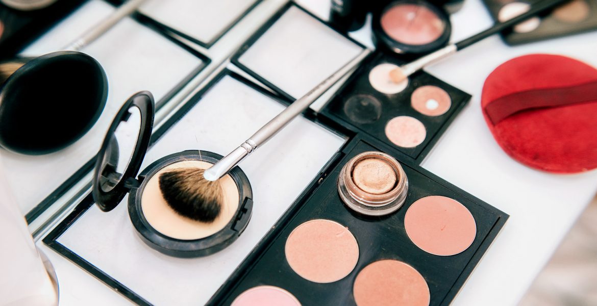 VIRUS-MAKEUP1-superJumbo